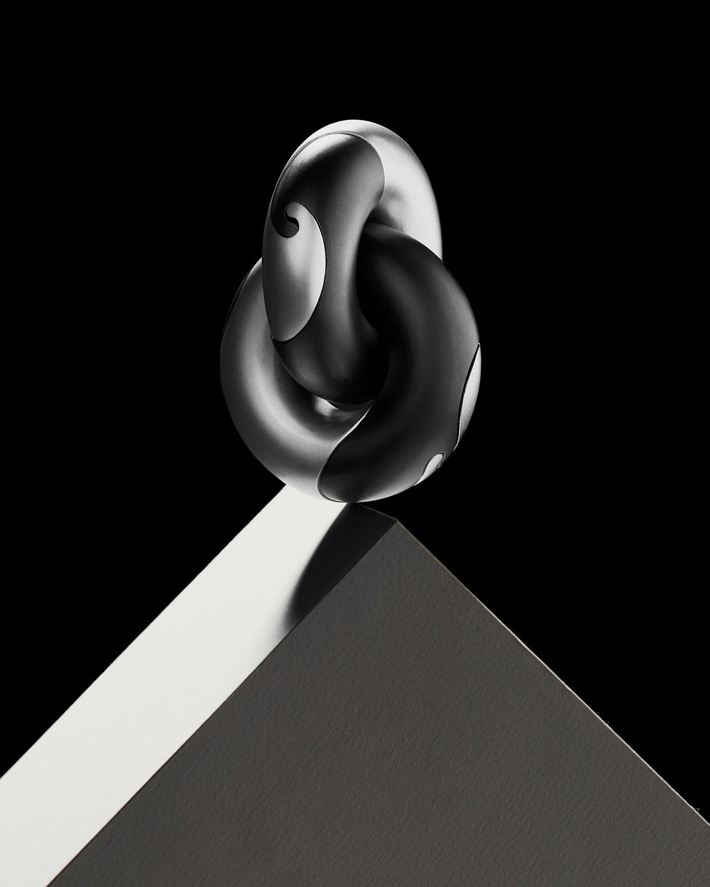 Isolde Interlocking Wave Puzzle